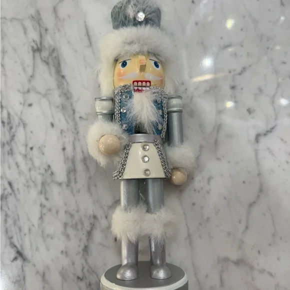 Vintage Set of 5 Colorful Nutcracker Christmas Figurines - Picture 10 of 14